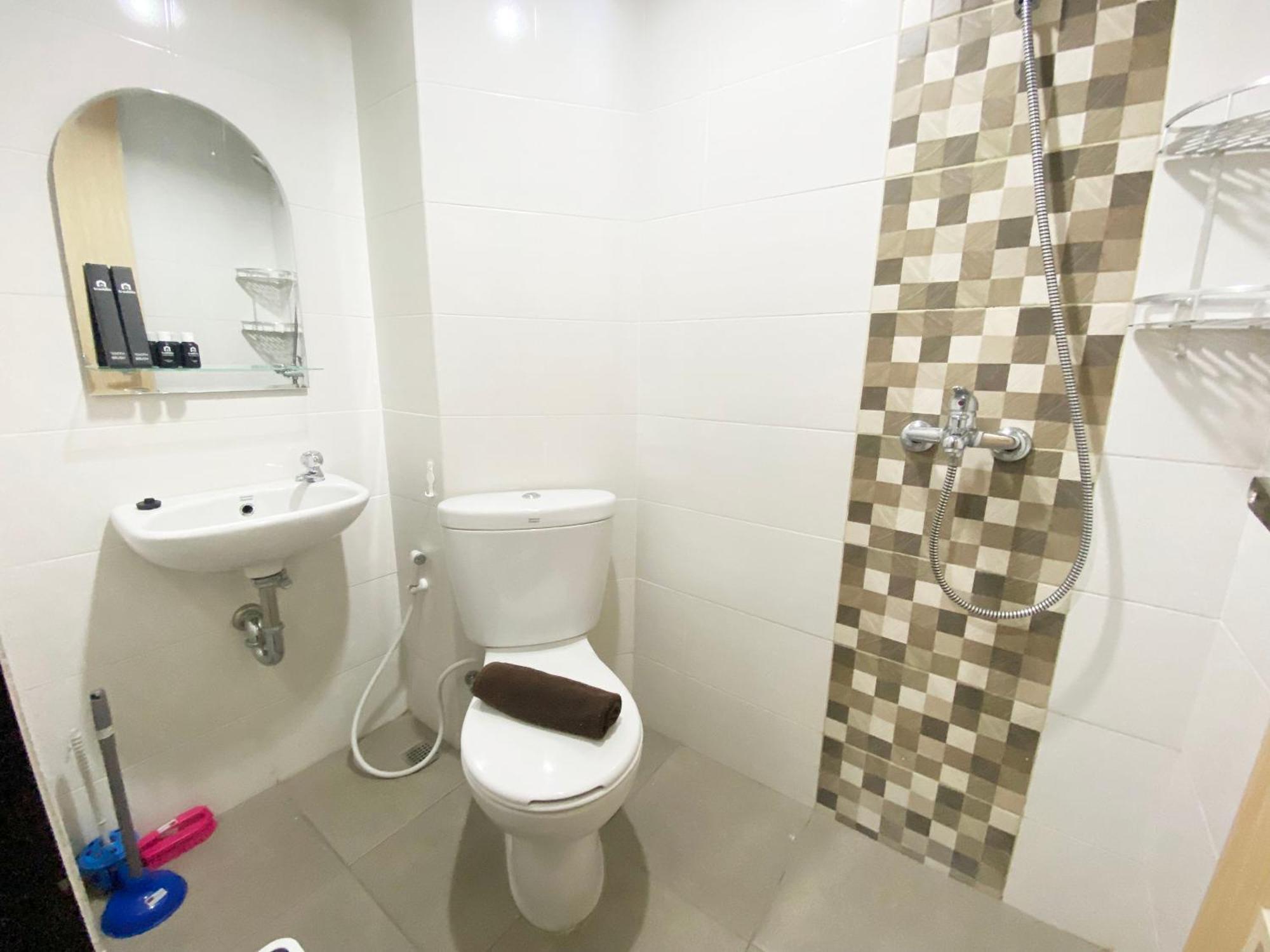 Minimalist And Homey The Alton By Travelio Apartemen *